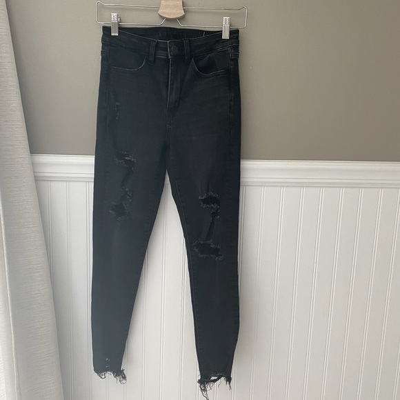 American Eagle Outfitters Denim - American Eagle Size 2 Black Distressed Skinny Jean